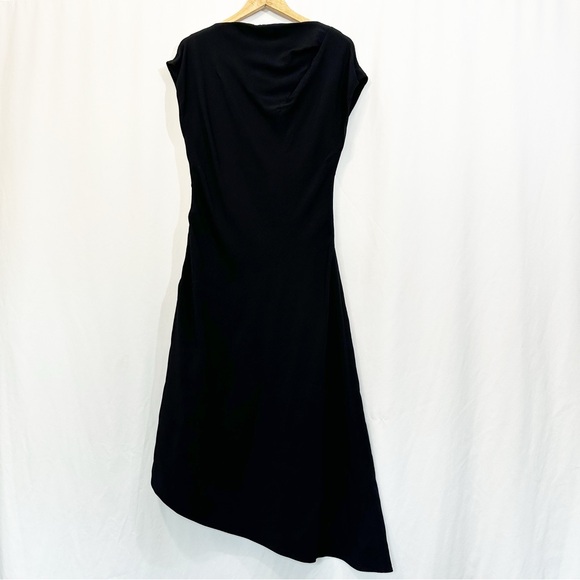 NWT YEON Hoshi Asymmetrical Hem Short Sleeve Boatneck Midi Dress in Black - Picture 4 of 14